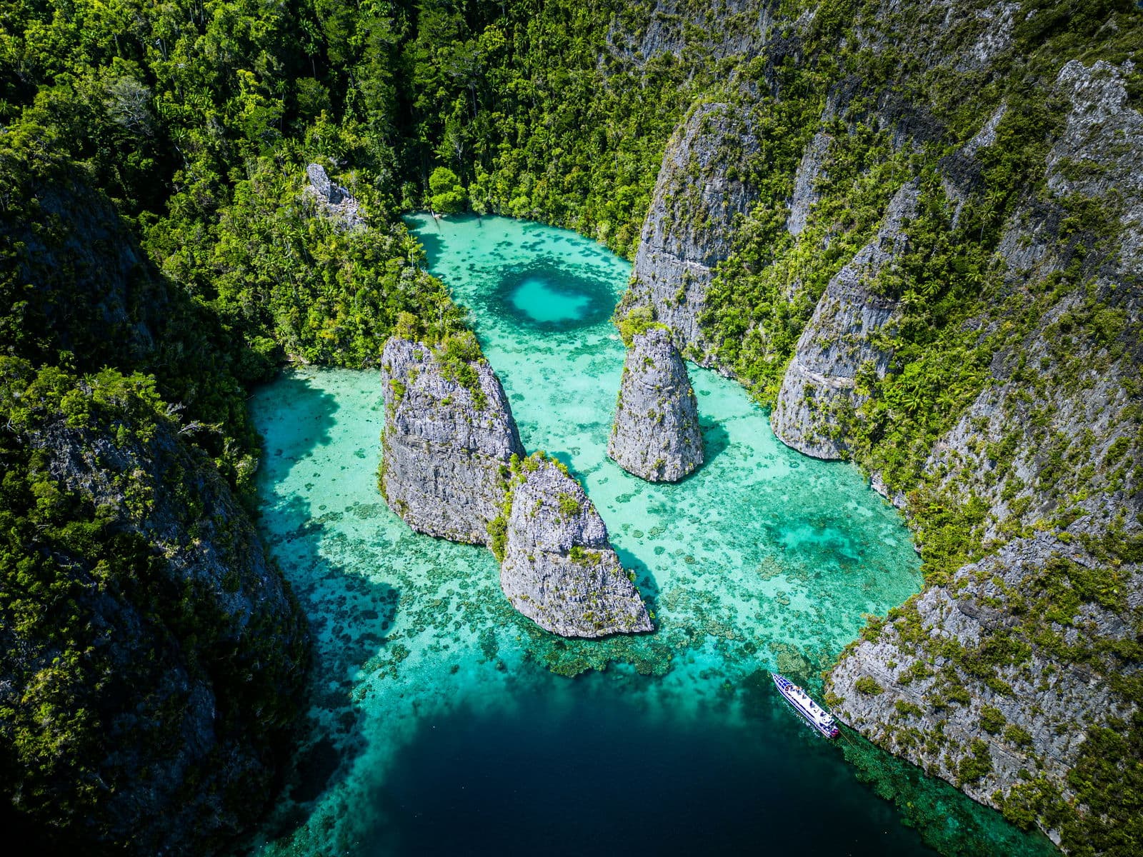 Pulau Misool, Balbulal Lagoon & Yapap, Raja Ampat